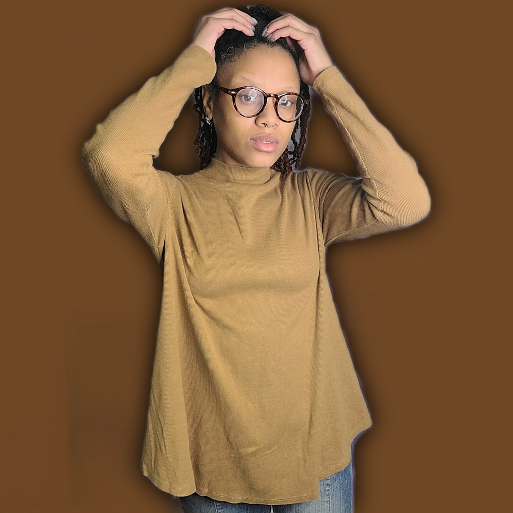 sweater - Picture 2 of 3